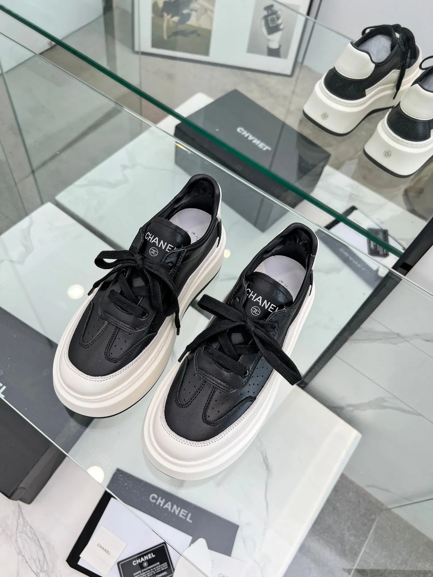👟👟Ex-factory price 540👟👟 Super popular Chanel Chanel 2024 new casual sports shoes and sneakers. Hard to find at the counter. Super beautiful color. Very versatile. Super comfortable. Full of small fragrance. Classic, durable and versatile. The upper is made of spliced materials, real cowhide, sheepskin lining, original pU+Tpa sole, good resilience. Wear light, white, white and black, white and yellow code number: 35-40